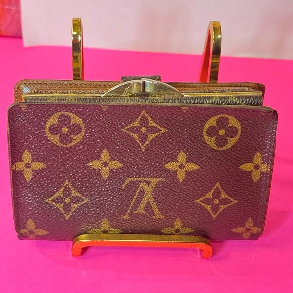 Louis Vuitton the Kisslock Brown Monograms Wallet - Picture 11 of 13